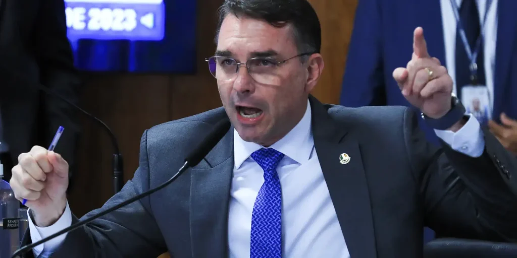 Missão aciona TSE para investigar filiação falsa de Flávio Bolsonaro ao partido