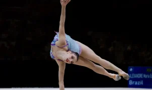 Babi e Maria Eduarda estreiam com boas pontuações no Mundial de Ginástica Rítmica em Frankfurt