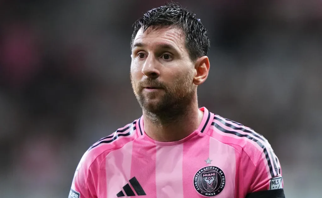Hoyos não confirma presença de Messi contra o Nashville e pede silêncio e paz após luto do jogador