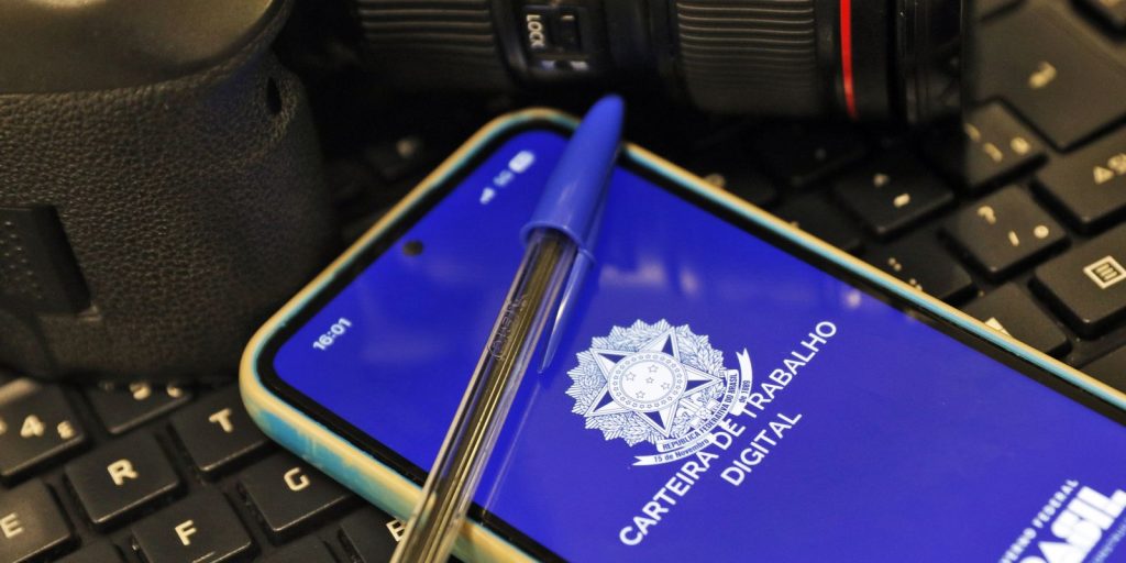 Desemprego atinge menor patamar para trimestre até julho desde 2012