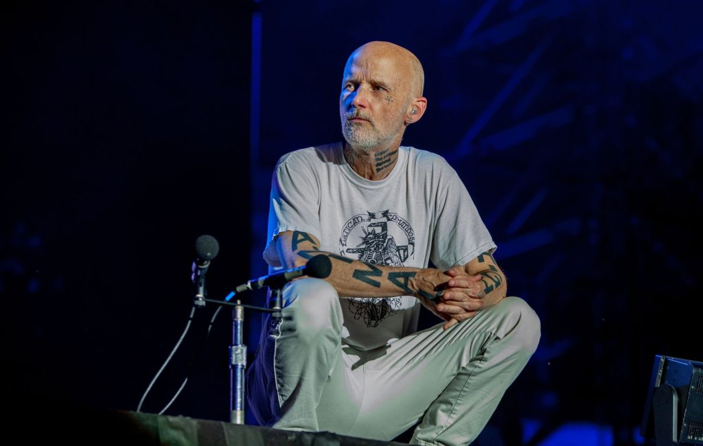 Moby celebra o papel do Reino Unido na criação da cultura rave durante show no On The Beach Festival