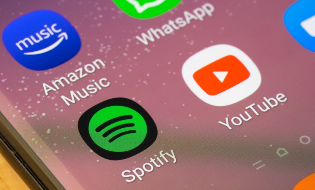 Estudo revela que quase 40% da música lançada em julho de 2026 envolve IA