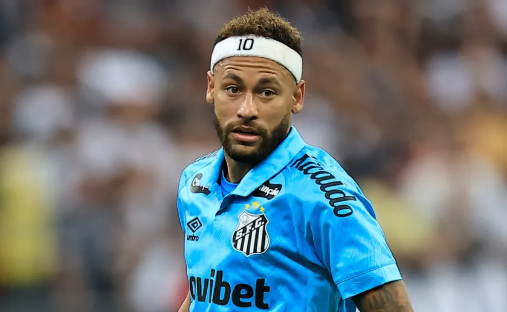 Neymar rebate críticas e afirma: Sempre gostei de jogos grandes antes de decisão contra o Palmeiras
