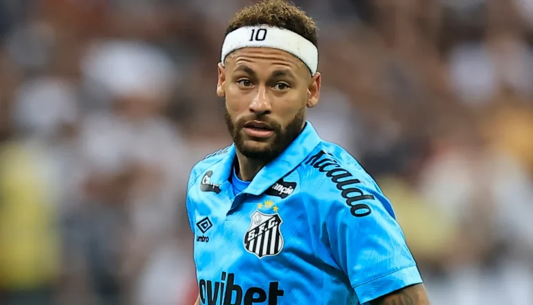 Neymar rebate críticas e afirma: Sempre gostei de jogos grandes antes de decisão contra o Palmeiras