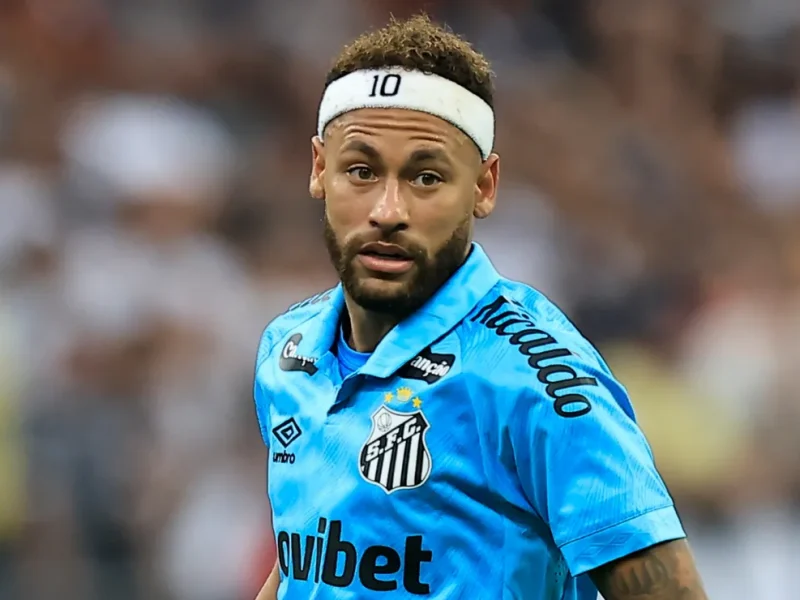Neymar rebate críticas e afirma: Sempre gostei de jogos grandes antes de decisão contra o Palmeiras