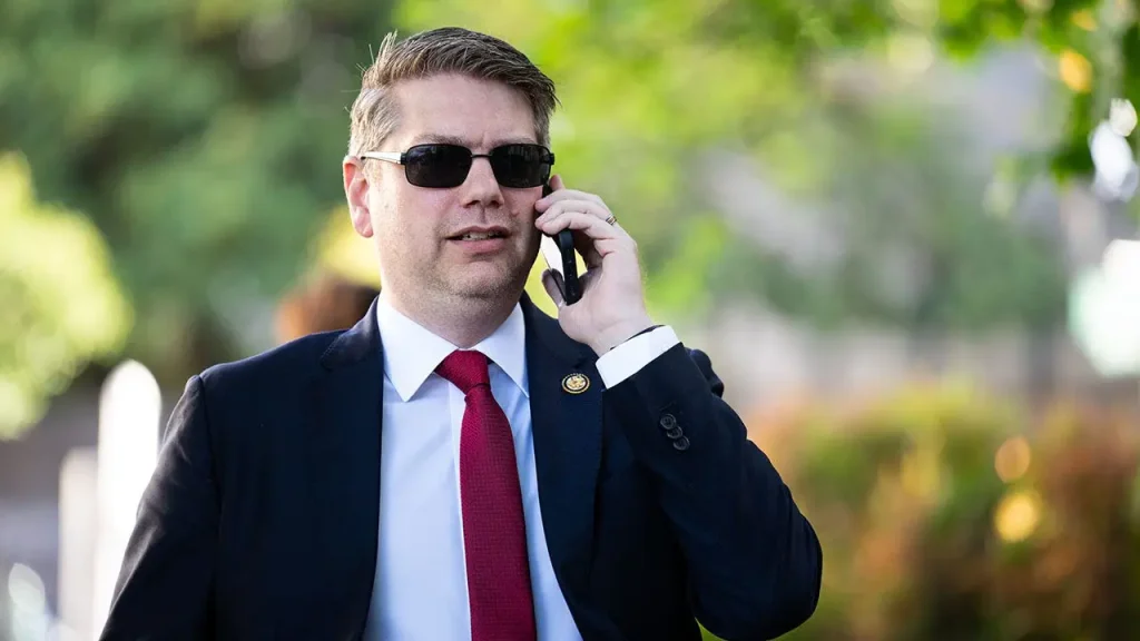 Begich e Hill avançam para o segundo turno na disputa pela única vaga do Alasca na Câmara