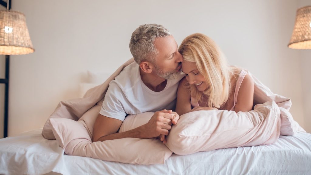 Frequência sexual entre casais casados nos EUA é revelada em nova pesquisa