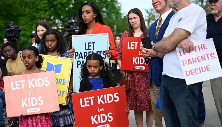 Portland mom urges people to 'be loud' after suing kids' school over pride flag