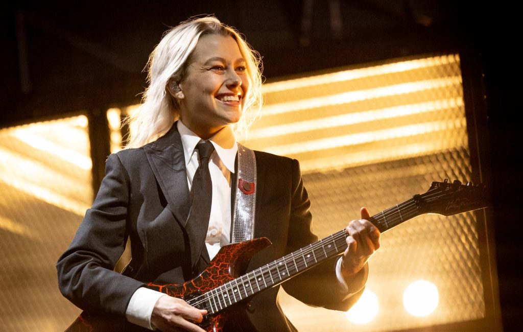 Phoebe Bridgers explica demora de Lost Weekend: Não amei todas as partes de ficar longe