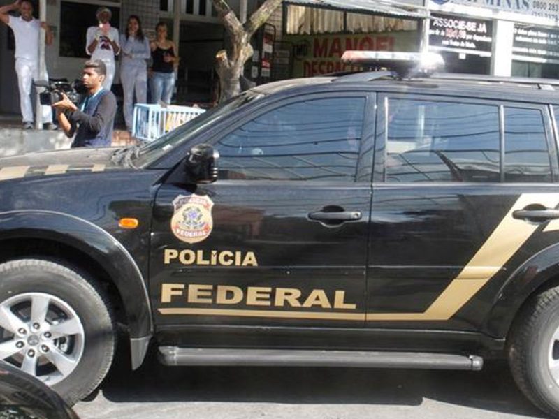 PF cumpre 16 mandados no Rio em nova fase de operação que mira Cláudio Castro