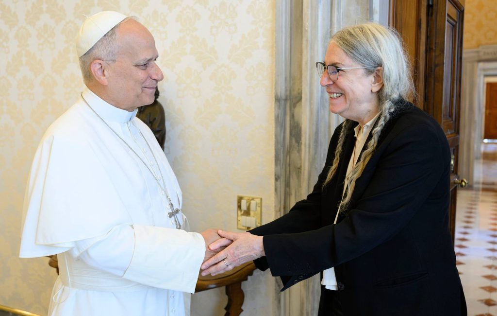 Patti Smith encontra o Papa Leão XIV no Vaticano: Uma centelha foi acesa