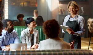 Mel Robbins shares her waitress tip secret about women at the table