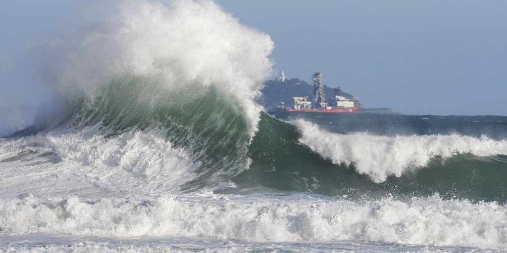 Aviso de ressaca: ondas de até 3 metros atingem litoral de SP e RJ até quinta-feira