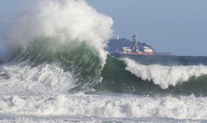 Aviso de ressaca: ondas de até 3 metros atingem litoral de SP e RJ até quinta-feira