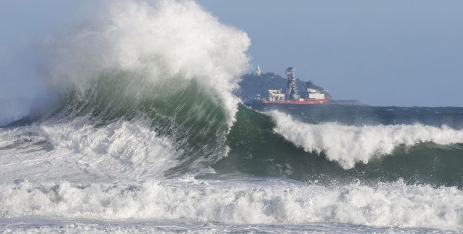 Aviso de ressaca: ondas de até 3 metros atingem litoral de SP e RJ até quinta-feira