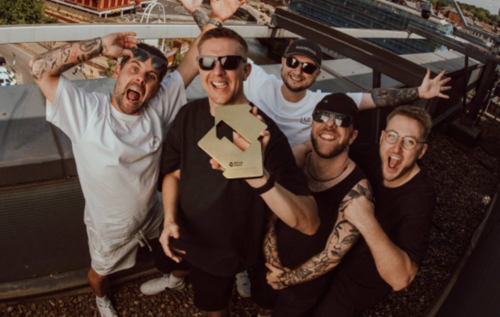 The Reytons alcançam o topo das paradas do Reino Unido pela segunda vez sem apoio do rádio mainstream