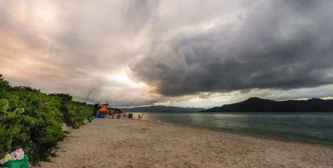 Inmet emite alerta laranja de perigo para chuva e ventos de até 100 km/h no Sul do país