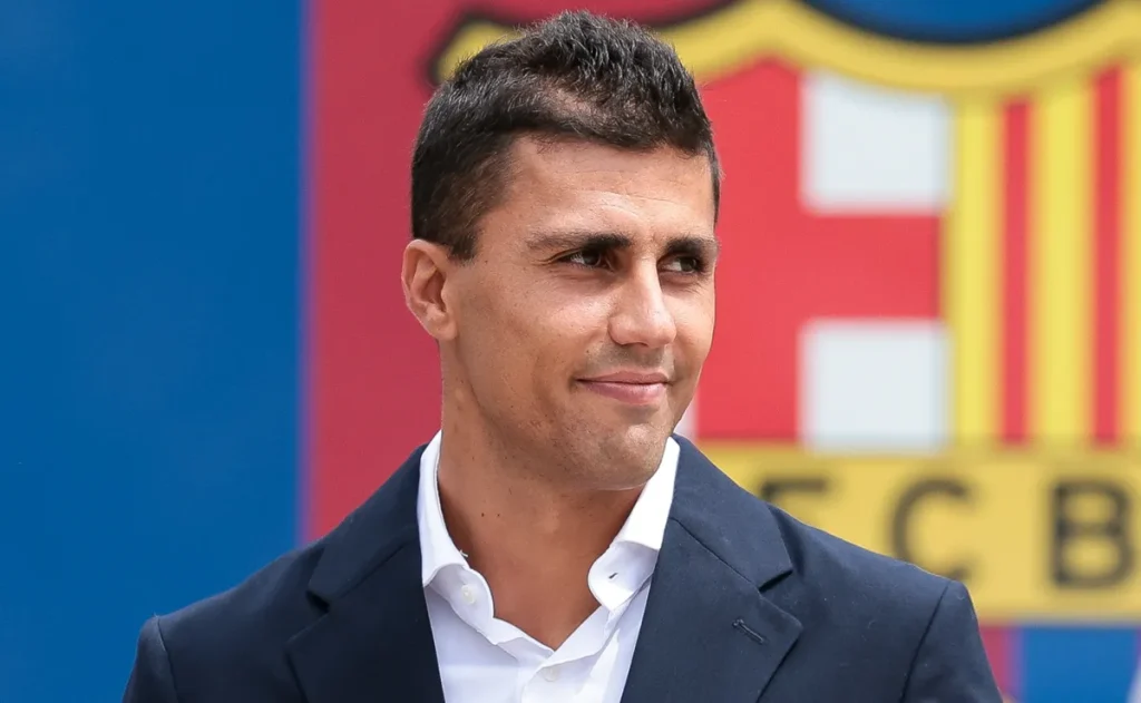 Rodri abre as portas para Julián Álvarez em apresentação no Barcelona