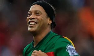 Ronaldinho desembarca na Itália para assinar com Ravenna e encerrar aposentadoria na Serie C