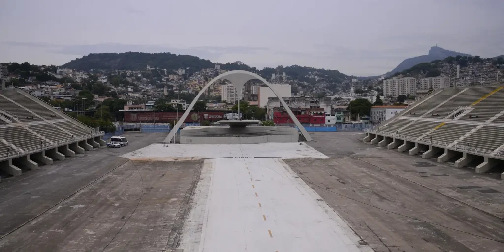 Liesa abre venda de ingressos para arquibancadas e cadeiras do Carnaval 2027 na Sapucaí