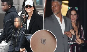 Sandra Bullock marca retorno às premiere com tatuagem em homenagem aos filhos