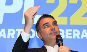Flávio Bolsonaro oficializa candidatura à Presidência pelo PL