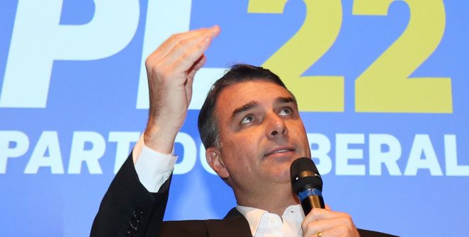 Flávio Bolsonaro oficializa candidatura à Presidência pelo PL