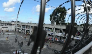 Polícia penal apreende antena Starlink e drogas em presídios do Rio para conter facções