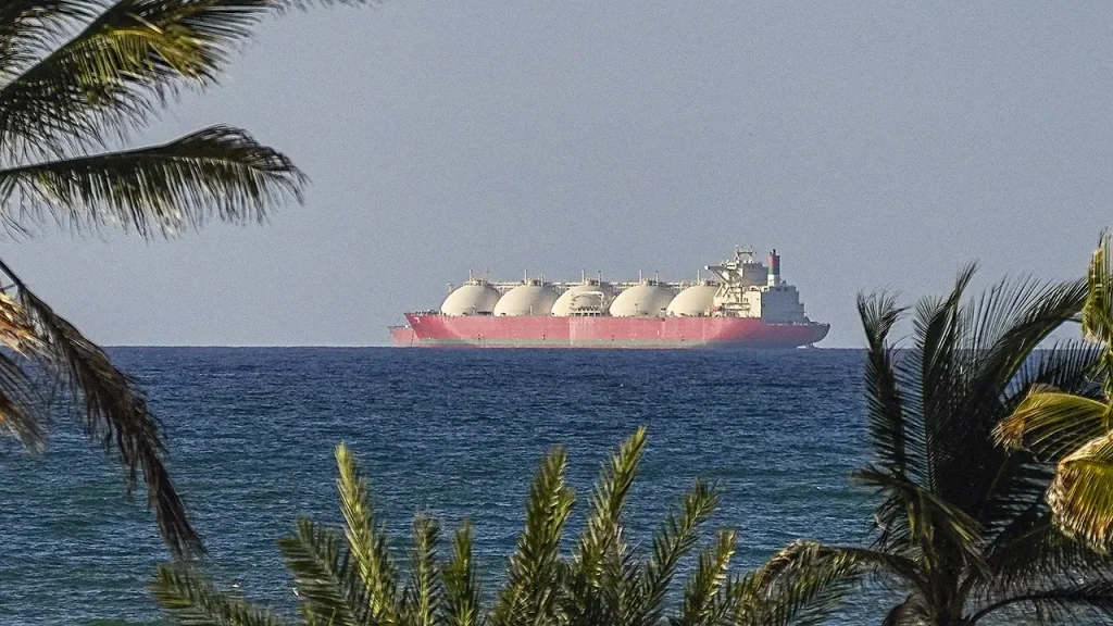 Estoque de petróleo iraniano perto da Malásia testa bloqueio dos EUA