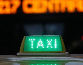 CMN amplia teto de financiamento para taxistas e motoristas de app: veículos de até R$ 200 mil