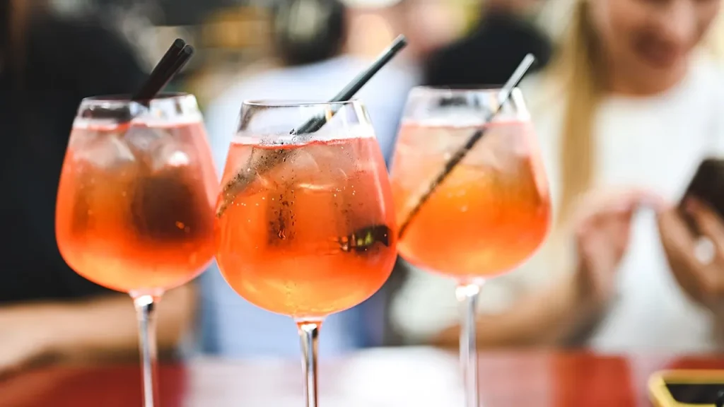 Sarti Rosa, aperitivo italiano que viralizou nos EUA, chega às lojas do país