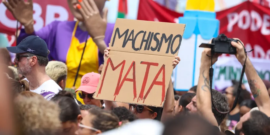Sobrecarga doméstica e dependências ampliam vulnerabilidade de mulheres à violência, apontam especialistas