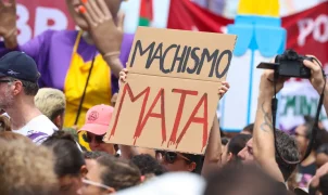 Sobrecarga doméstica e dependências ampliam vulnerabilidade de mulheres à violência, apontam especialistas