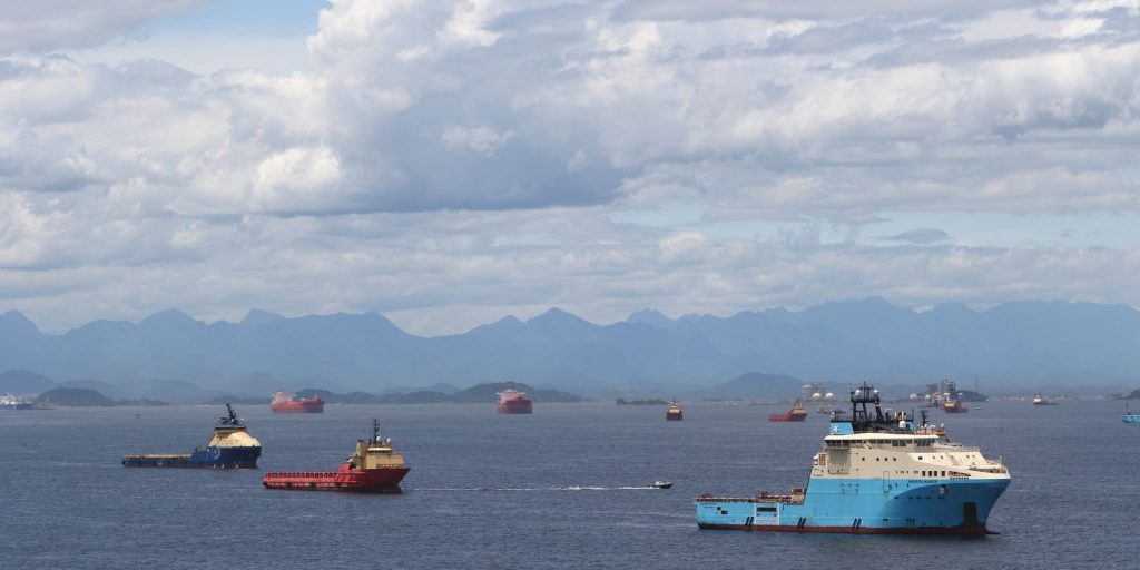 MPF denuncia duas empresas de reparo naval por despejo de resíduos na Baía de Guanabara