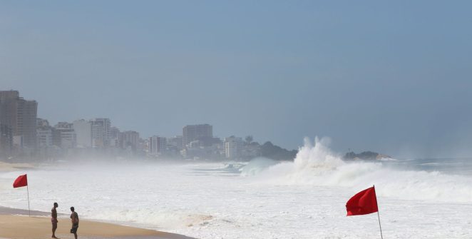 Rio enfrenta terça-feira fria com chuva e mar agitado; quarta segue com queda de temperatura