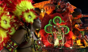 Carnaval 2027: terceira fase de vendas de ingressos para a Sapucaí esgota bilhetes em minutos