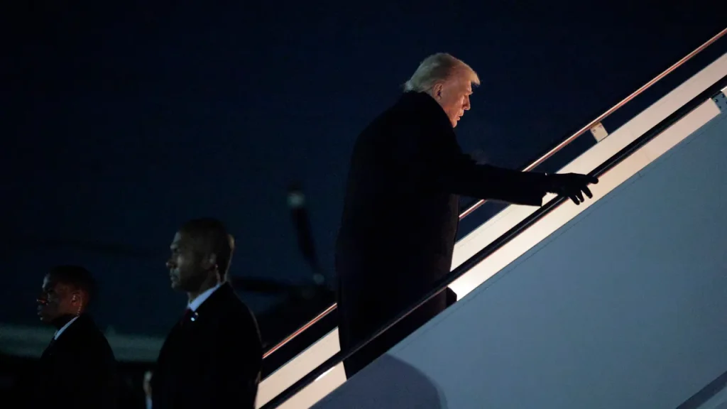 Trump teria usado avião-símbolo como isca e embarcado em aeronave secreta para deixar a Turquia, diz jornal