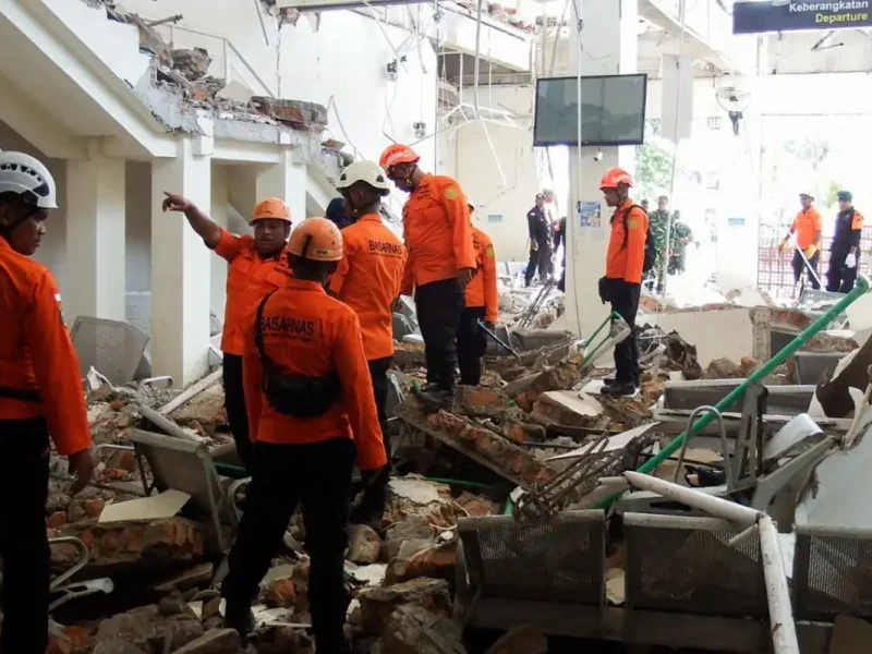 Terremoto de magnitude 7,7 na Indonésia deixa ao menos 47 mortos e causa destruição na costa leste