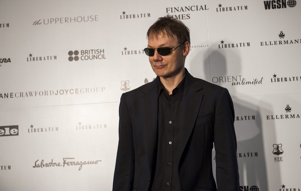 Morre William Orbit, produtor por trás de Ray of Light e Pure Shores, aos 69 anos