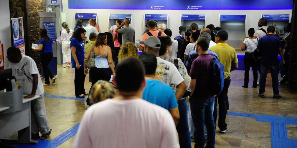 Bancários de todo o país param por 24 horas em meio à campanha salarial de 2026