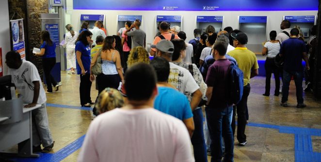 Bancários de todo o país param por 24 horas em meio à campanha salarial de 2026