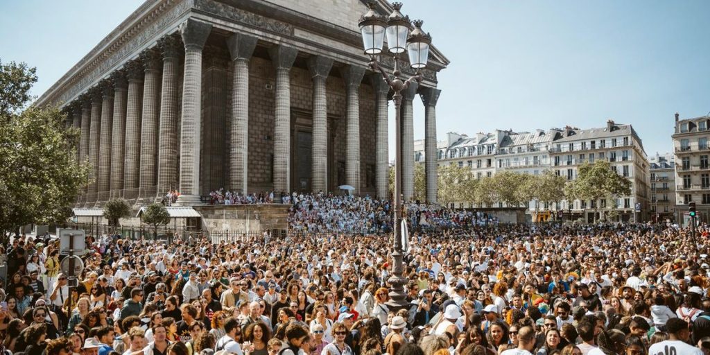 Lavagem de Madeleine celebra 25 anos com cortejo afro-brasileiro em Paris