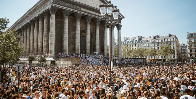 Lavagem de Madeleine celebra 25 anos com cortejo afro-brasileiro em Paris