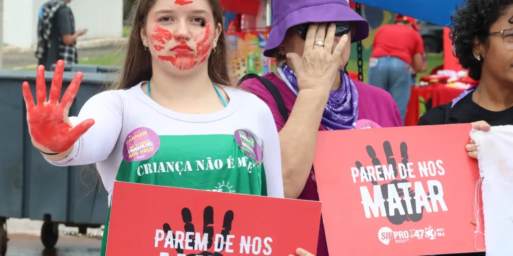 Pesquisa aponta que 8 em cada 10 brasileiras já sofreram violência e 98% adotam estratégias de proteção
