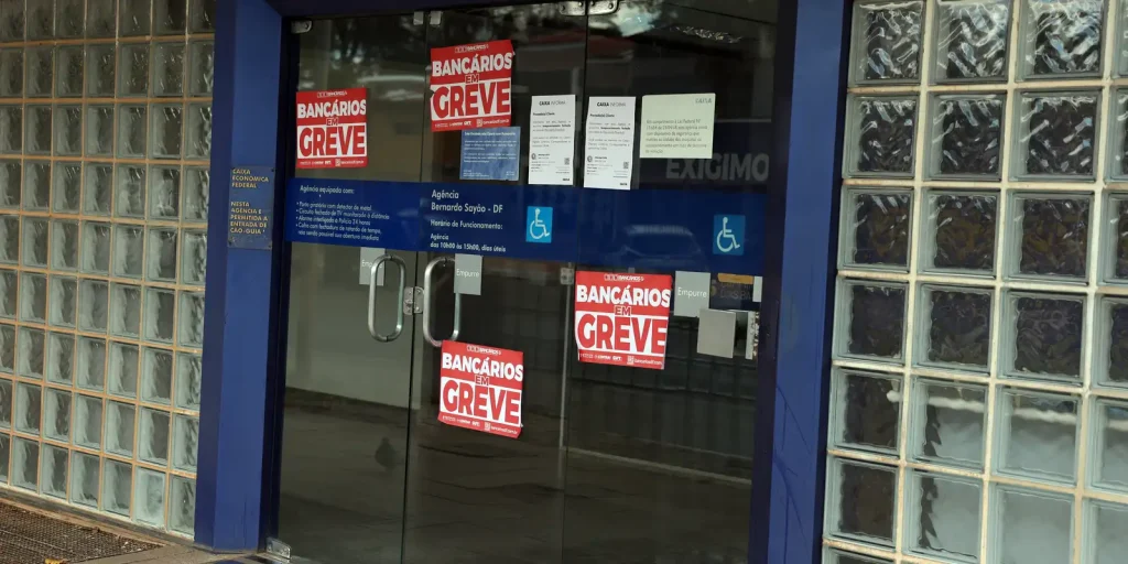 TST fixa em 60% o mínimo de empregados da Caixa em atividade durante greve