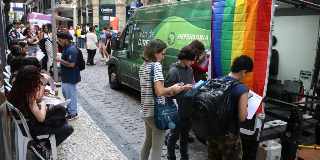 Marcha Trans & Travesti leva defesa da democracia ao centro do Rio