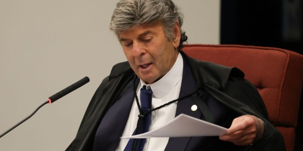 Fux assume relatoria de ação que pede registros de entrada de Viviane Barci e Vorcaro no Senado