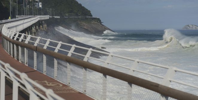 Ressaca no Rio fecha ciclovia Tim Maia; ondas podem chegar a 2,5 metros