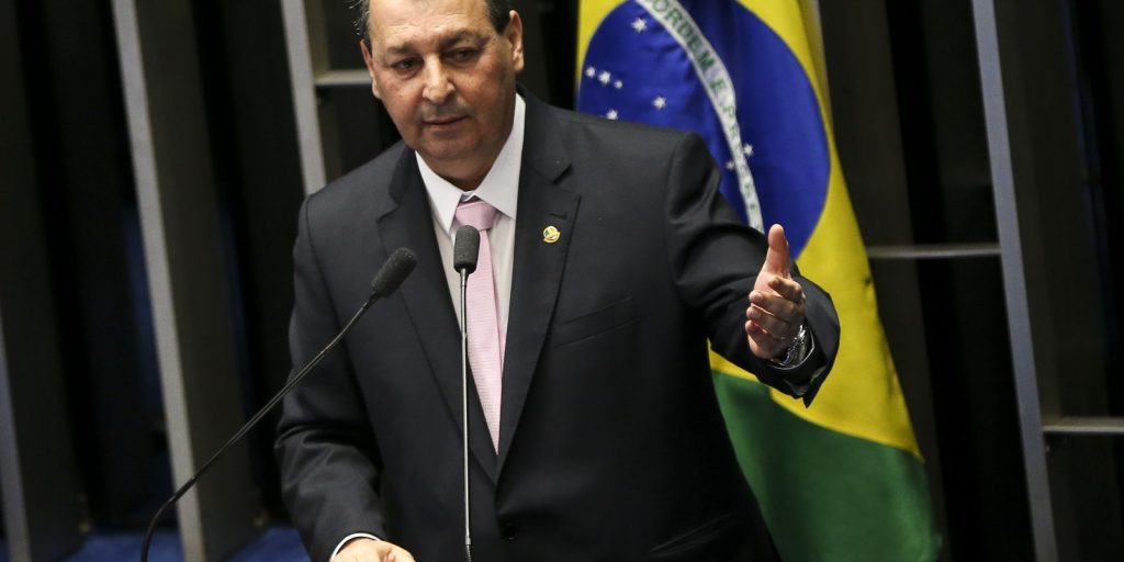 CCJ rejeita emendas da oposição e mantém fim da escala 6×1 na proposta