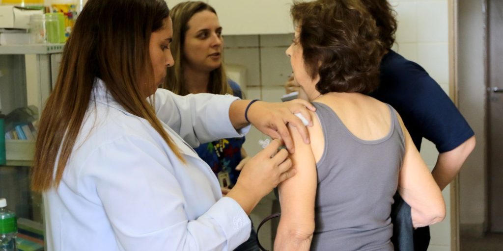 Pneumo 20 chega ao SUS para idosos a partir de 85 anos